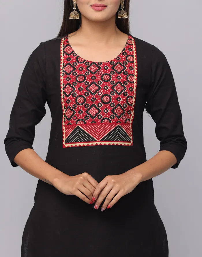 Round Neck Front Yoke Patch Kurta With 3/4 Sleeve