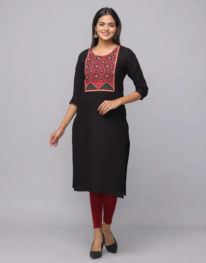 Round Neck Front Yoke Patch Kurta With 3/4 Sleeve